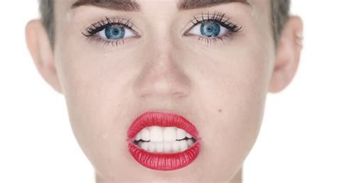 miley cyrus uncensored|Miley Cyrus – ‘Wrecking Ball’ Uncensored Music。